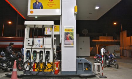 Cashless Petrol Pumps: Big Challenge For Banks & Modi Govt