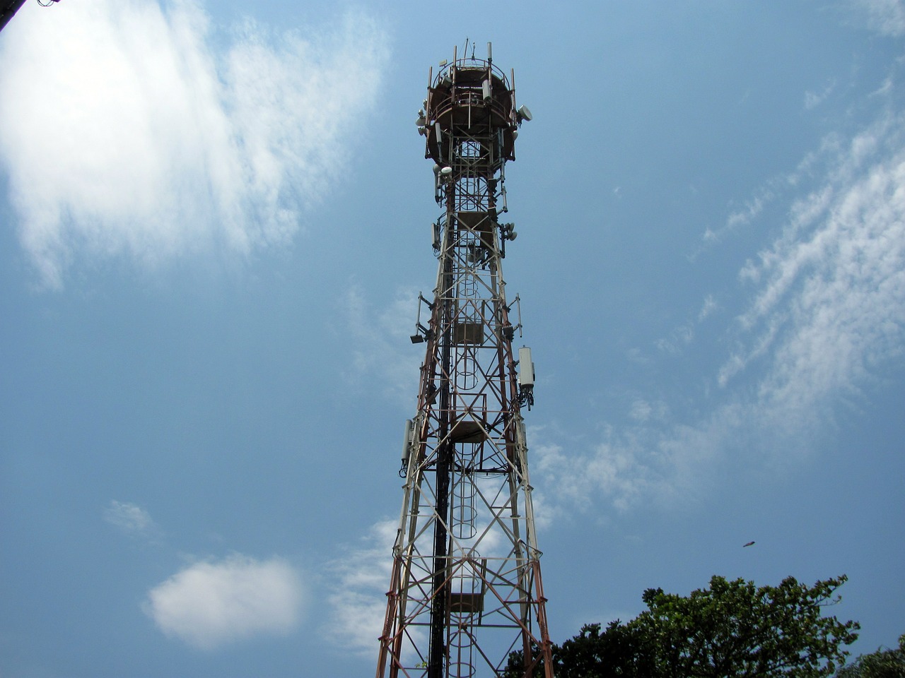 Vodafone And Idea To Sell Towers; Jio and Airtel to Rule the Market?